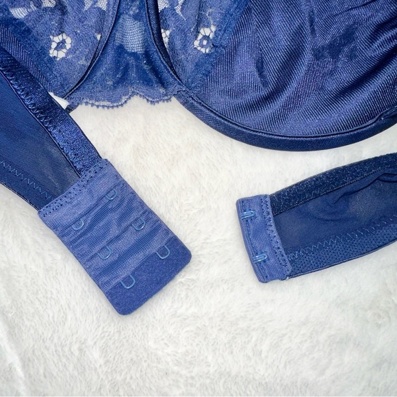 Vintage! Victoria’s Secret Navy Blue Bra! - Picture 4 of 4